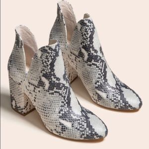 NEW Steve Madden Rookie Natural Snakeskin Bootie